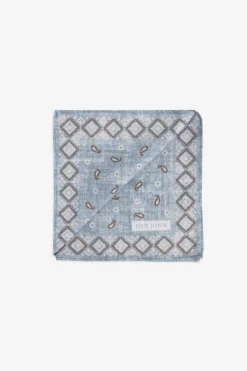 Pochette disegno cashmere celeste