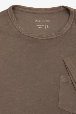 T-shirt girocollo con taschino fango